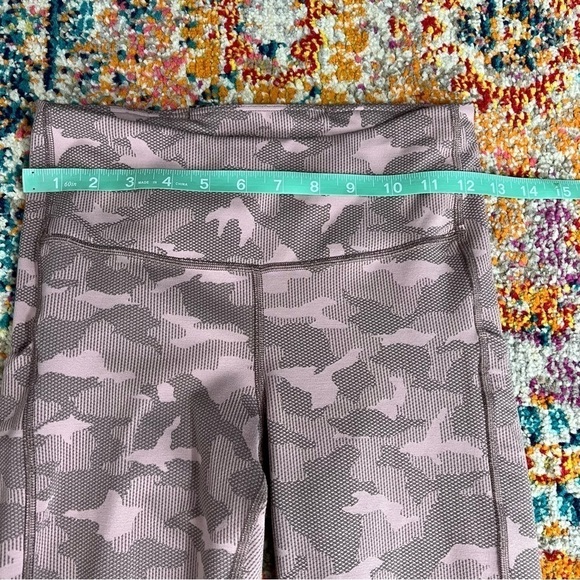 Athleta Ultimate Stash Pocket Texture Camo Capri - Picture 13 of 16